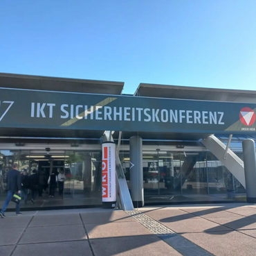 zeigt den Eingang zur IKT-Sicherheitskonferenz